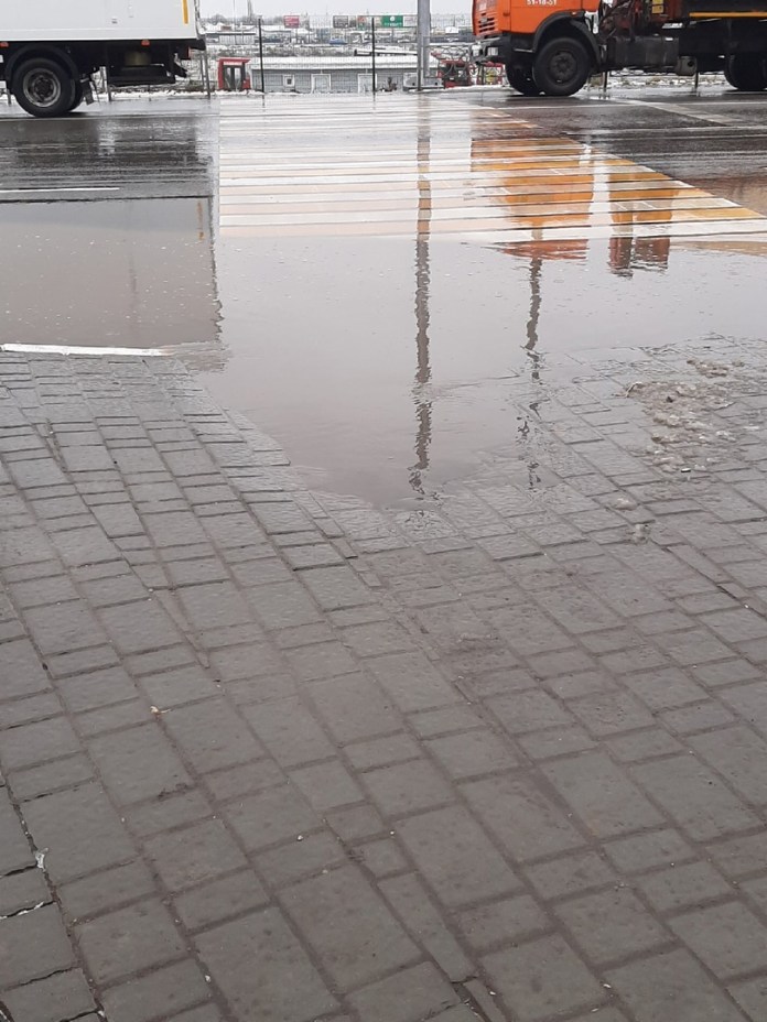 В Рязани новь ушёл под воду отремонтированный перекрёсток у «Глобуса»