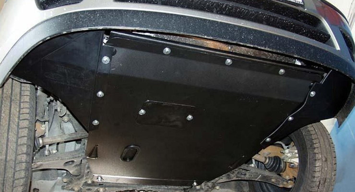 Почему штатную защиту моторного отсека ставят не на все машины?