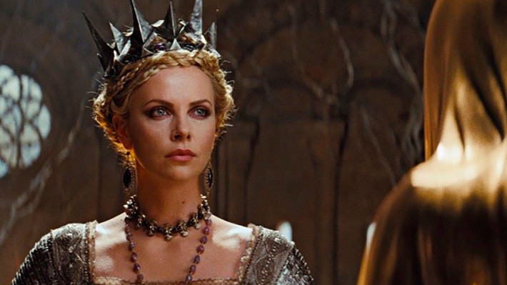 Оскароносная актриса Шарлиз Терон показала подтянутую фигуру в черном бикини