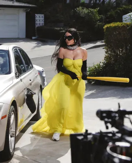 Ким Кардашьян выставила на аукцион свои наряды из сериала 