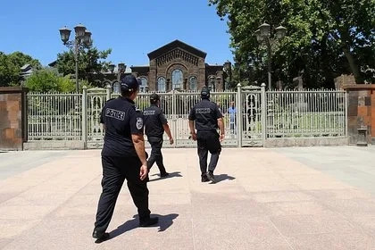 В Армении потребовали освободить арестованного архиепископа