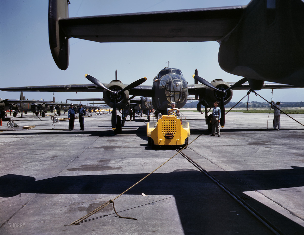 Фоторепортаж Альфреда Палмера 1942 года о том «как ковалось оружие победы». B-25 Mitchell Авиация