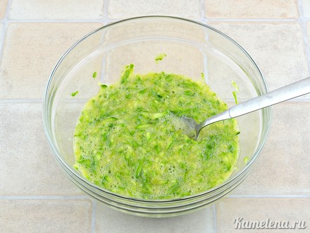 Кабачковые кексы с колбасой — 4 шаг КАБАЧКОВЫЕ КЕКСЫ С КОЛБАСОЙ