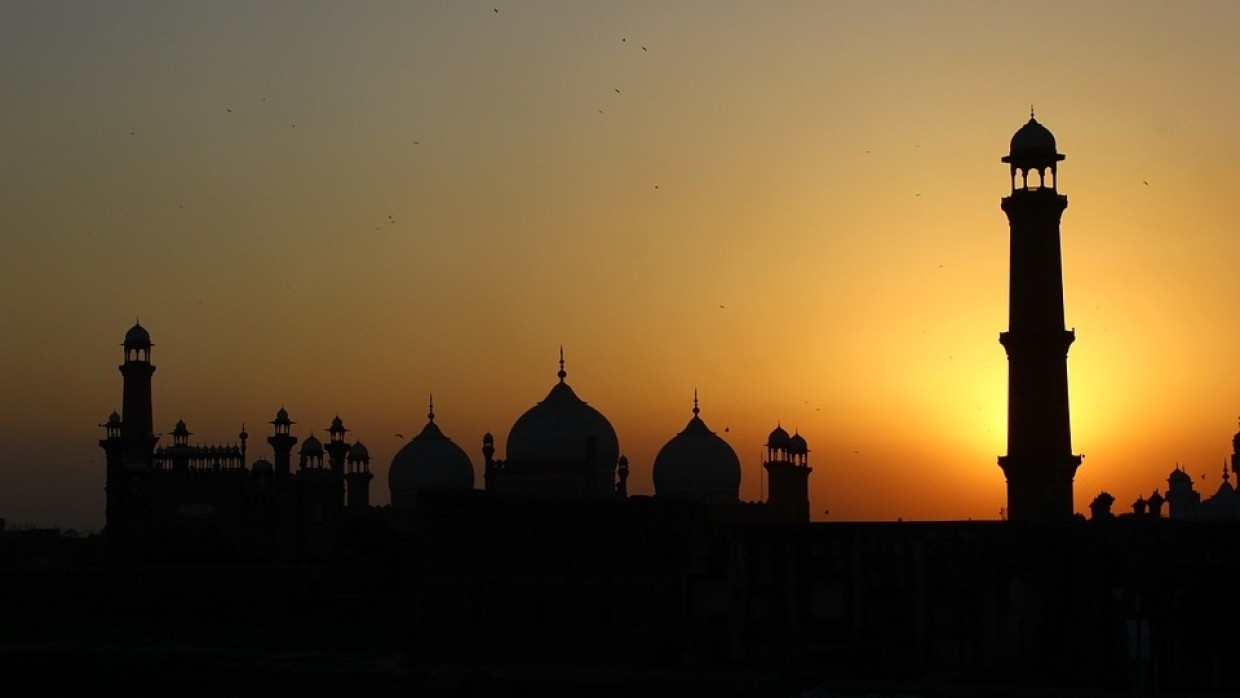 Жертвами подземных толчков в Пакистане стали по меньшей мере 15 человек