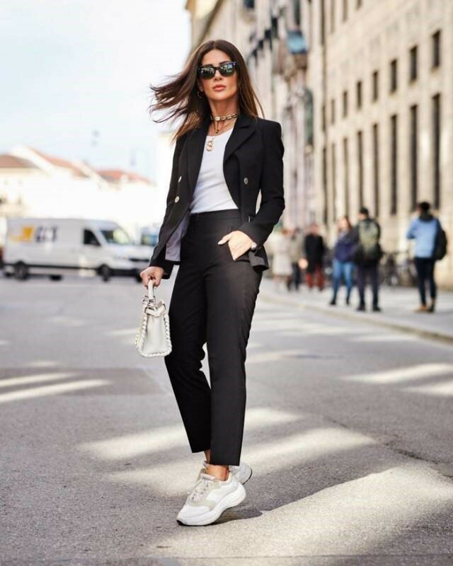 Модные черные брюки: 6 идей с чем их носить