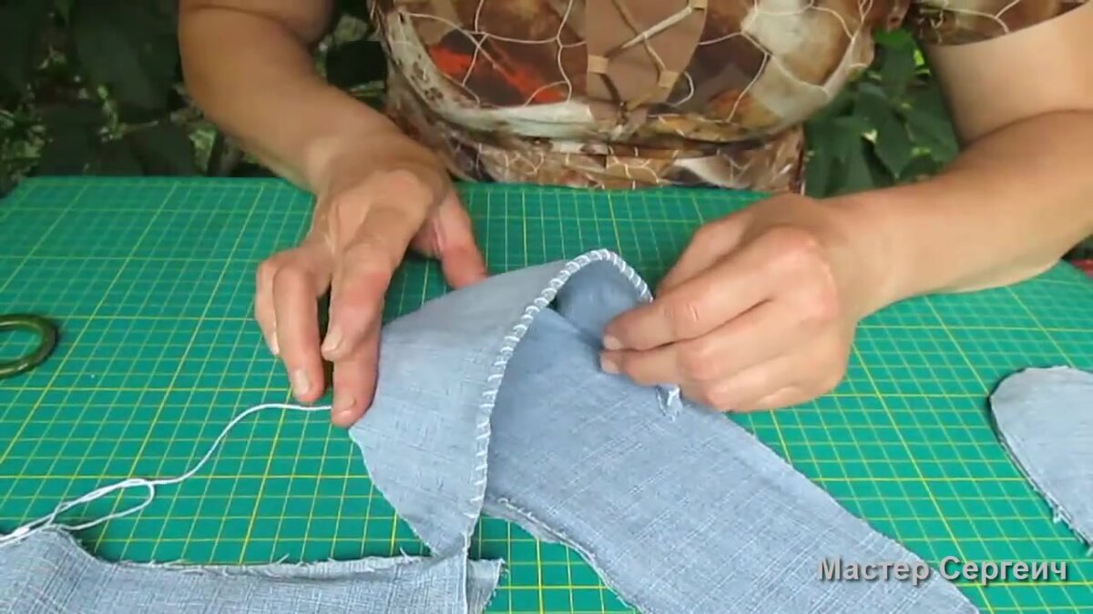Домашние тапочки из старых джинсов на скорую руку можно, вырезаем, цветок, хотите, тапочки, тапок, сделать, машинка, приклеиваем, основу, очень, джинсы, места, только, нитками, будет, пришиваться, толстыми, подворотом, небольшим