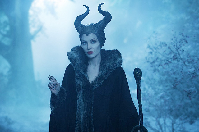 В сети появился первый постер фильма "Малефисента 2" с Анджелиной Джоли В сети появился первый постер фильма "Малефисента 2" с Анджелиной Джоли Кино