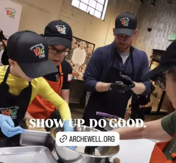 Принц Гарри с сыном (крайний слева)