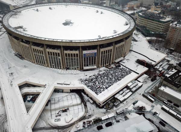 В чём провинились стадионы? О спорте в России, массовом и не очень В чём провинились стадионы? О спорте в России, массовом и не очень россия