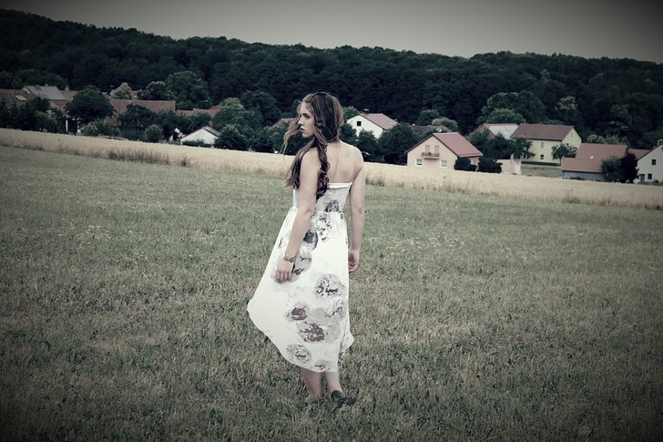 Как девушка из деревни отомстила городской мошеннице