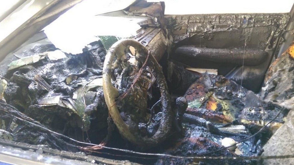 Неизвестные сожгли дотла автомобиль матери следователя по делу Merlion