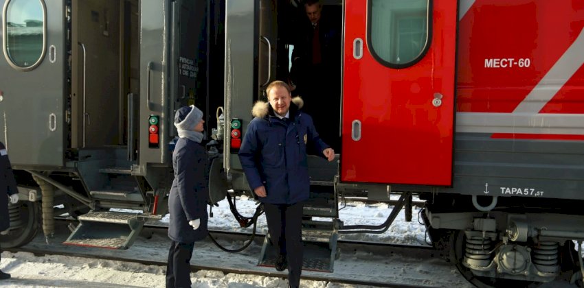 «Соединяем 15 районов». Томенко отправил из Барнаула в Славгород первый ускоренный поезд
