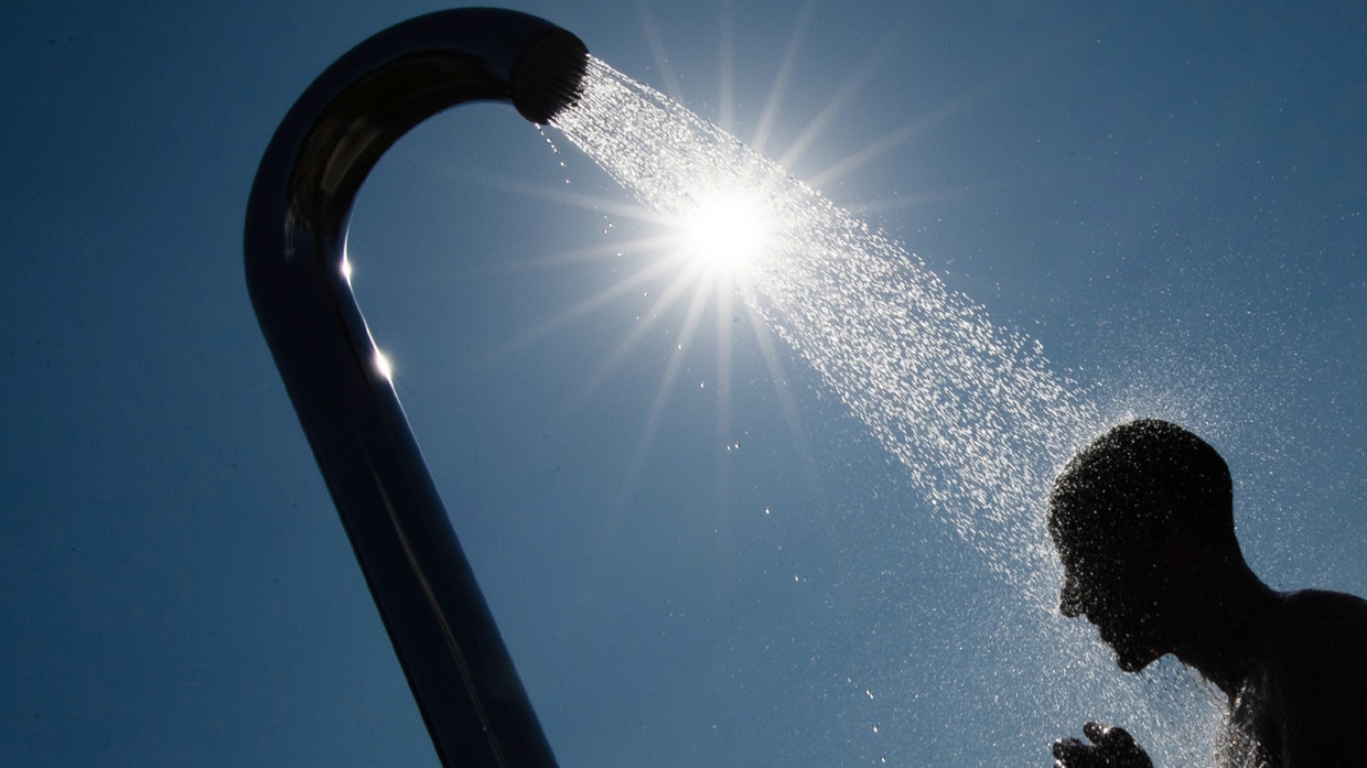 Медики рассказали, как спастись от обезвоживания при жаре Медики рассказали, как спастись от обезвоживания при жаре Общество