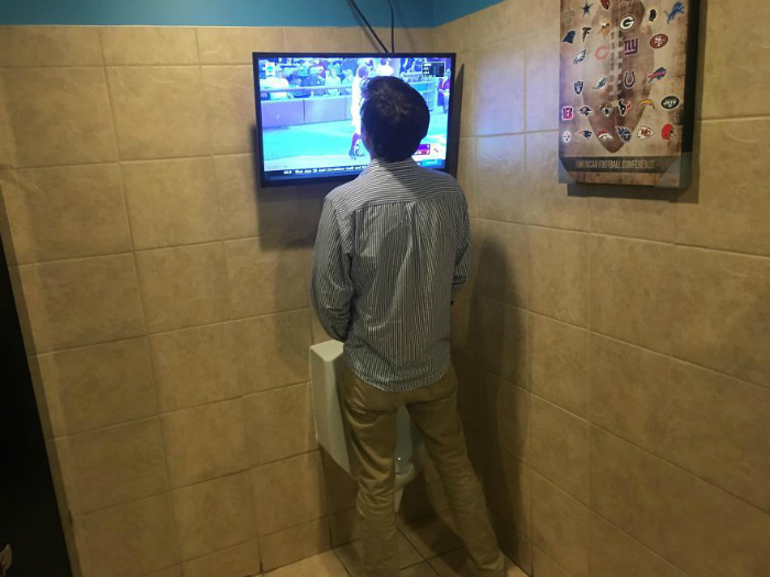 17 странных туалетных комнат, которые невозможно забыть, однако туда не захочется возвращаться 17 странных туалетных комнат, которые невозможно забыть, однако туда не захочется возвращаться дизайн