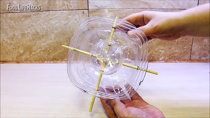 Соковыжималка для цитрусовых из пластиковых бутылок своими руками,сделай сам,соковыжималка своими руками