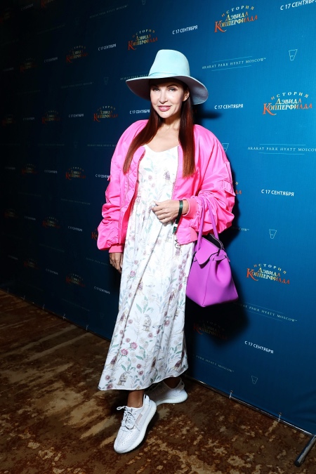 Влад Соколовский с девушкой Ангелиной, Ирина Апексимова с дочерью Дарьей Авратинской и другие на премьере в Москве Кино,Кино