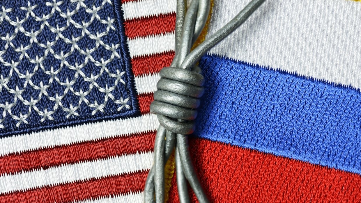 История с «вмешательством РФ» выдумана в рамках внутренней борьбы в США, считает эксперт
