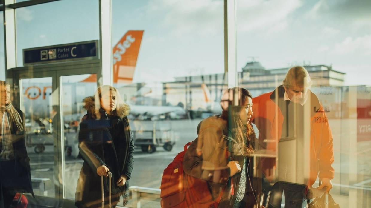 Депутат Хамзаев предложил запретить чиновникам новогодние поездки за границу