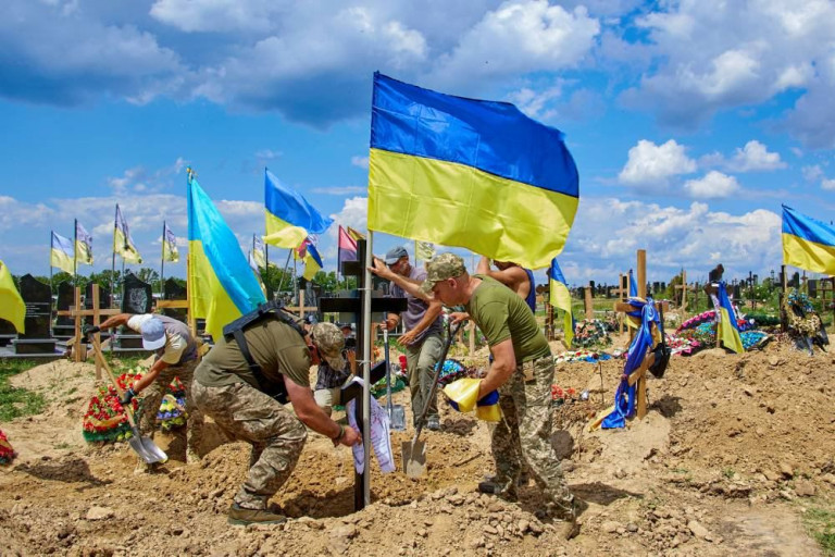 УКРАИНСКИЕ ВЛАСТИ ОТПРАВЯТ НА УБОЙ ПОЛИЦЕЙСКИХ И ПОДРОСТКОВ украина