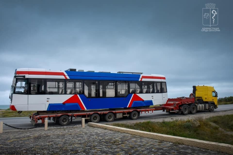 В Евпаторию привезли первый современный трамвай, построенный для города на предприятии «Уралвагонзавод». Об этом...