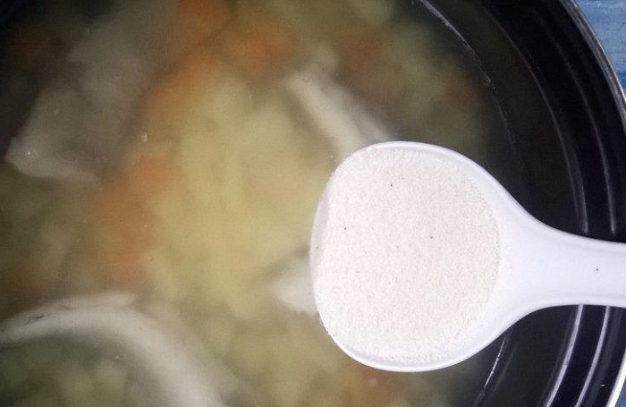 Манка не изменит вкус супа. / Фото: vpuzo.com Манка не изменит вкус супа. / Фото: vpuzo.com