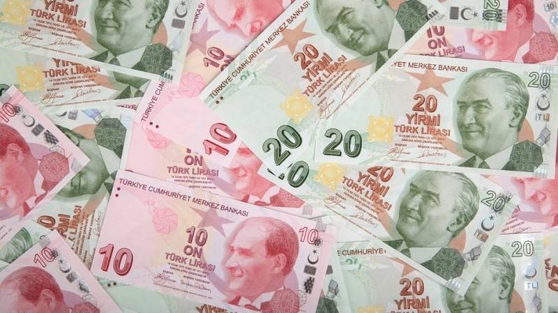 Курс турецкой лиры к доллару обвалился до рекордных значений