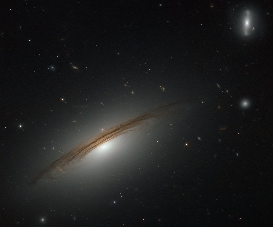 &quot;Гибридная&quot; галактика UGC 12591