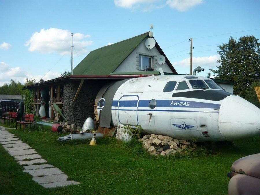 Бывшие средства передвижения, переделанные в дома городе, можно, долларов, списанные, всего, просто, переделки, этого, людей, теперь, иногда, квартиру, достопримечательностью, Отороханде, отельГостиница, здесь, старого, находится, грузового, самолета