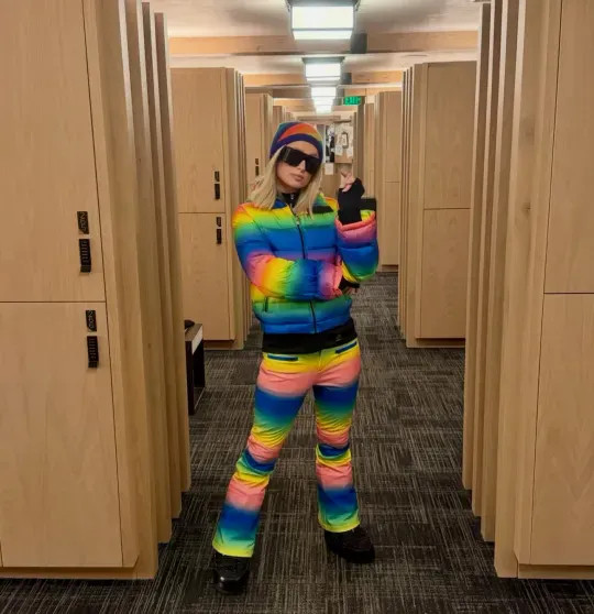 Пэрис Хилтон отдыхает с детьми на горнолыжном курорте Хилтон, детьмиПэрис, Пэрис, дочерью, соцсетях, предпринимателя, Картера, ЛондонПэрис, 45летняя, светской, бурной, критикуют, отказалась, уделяет, периодически, матерей, суррогатных, появились, которые, жизни