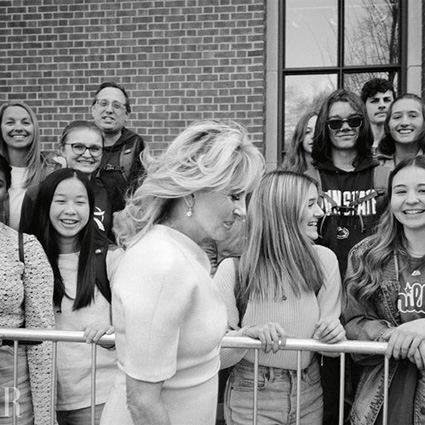 Первая леди США Джилл Байден появилась на обложке Harper's Bazaar и дала интервью: "Я женщина, которая любит работать" Первая леди США Джилл Байден появилась на обложке Harper's Bazaar и дала интервью: "Я женщина, которая любит работать" Новости