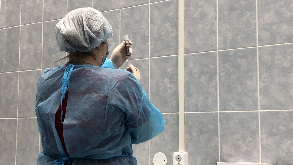 Врач Орлова объяснила, почему не нужно бояться прививаться российскими вакцинами