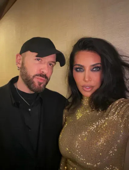 Ким Кардашьян в золотом платье Gucci покорила вечеринку Vanity Fair