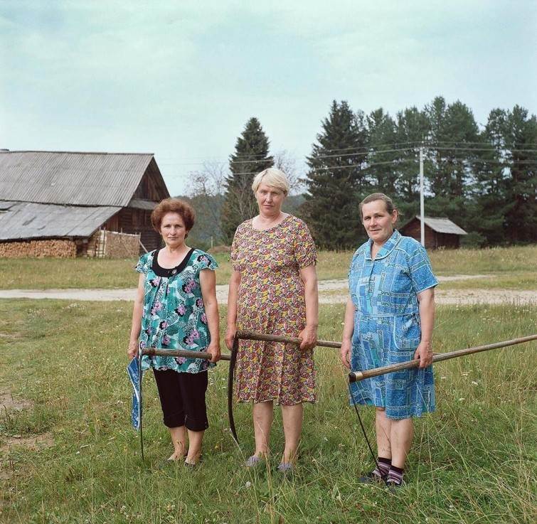 Душевные фотографии женщин из российских деревень, в которых всё по-настоящему