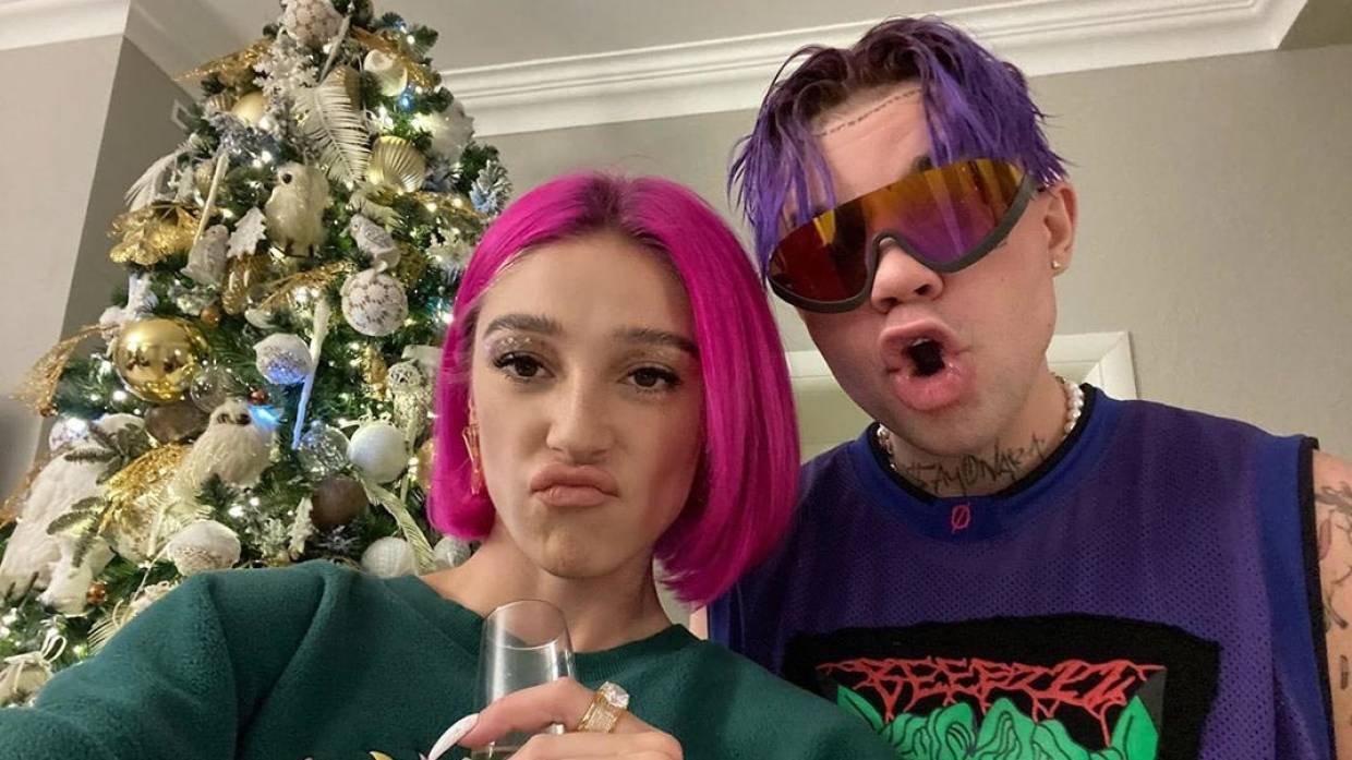 Не уберегли любовь: топ-10 звездных расставаний 2021 года