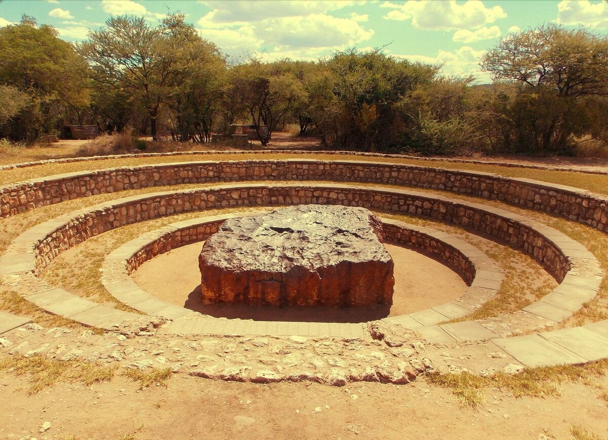 Железный метеорит Гоба, обнаруженный в Намибии (Африка) в 1920 году/ © commons.wikimedia.org