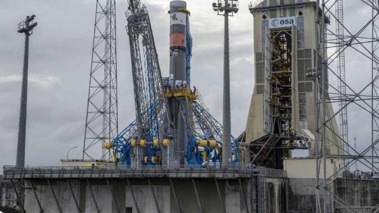 Ракету «Союз» с европейскими спутниками готовят к старту на космодроме Куру