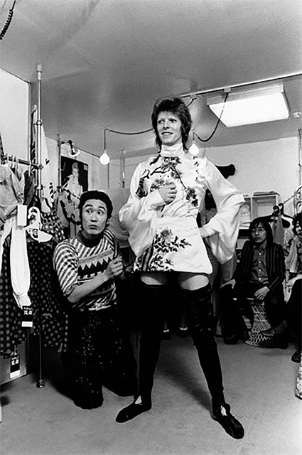 В Японии умер дизайнер Кансай Ямамото, создававший легендарные костюмы для Дэвида Боуи в 70-х Ямамото, также, Кансай, жизни, Дэвид, сотрудничал, Сегодня, Боуис, дочерьюВ, глазах, Resort, коллекции, кабуки, только, эклектичной, стиле, принты, создав, 2018Кансай, брендом