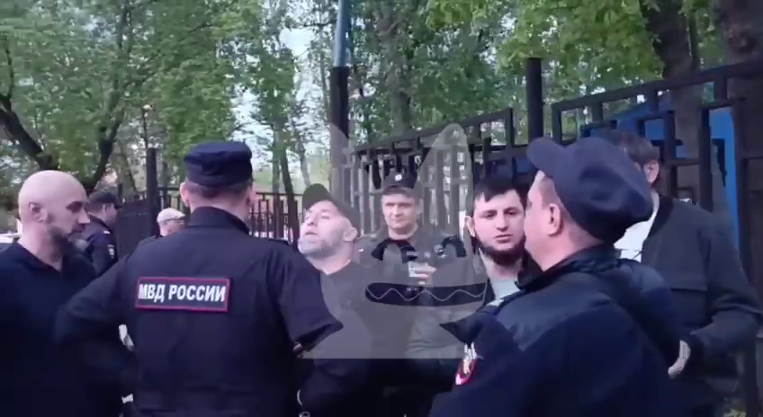 Ситуация вокруг обратившейся за помощью в московское отделение полиции чеченки Лии Заурбековой продолжает набирать обороты, и об этом уже пишут зарубежные СМИ, в том числе BBC.-3