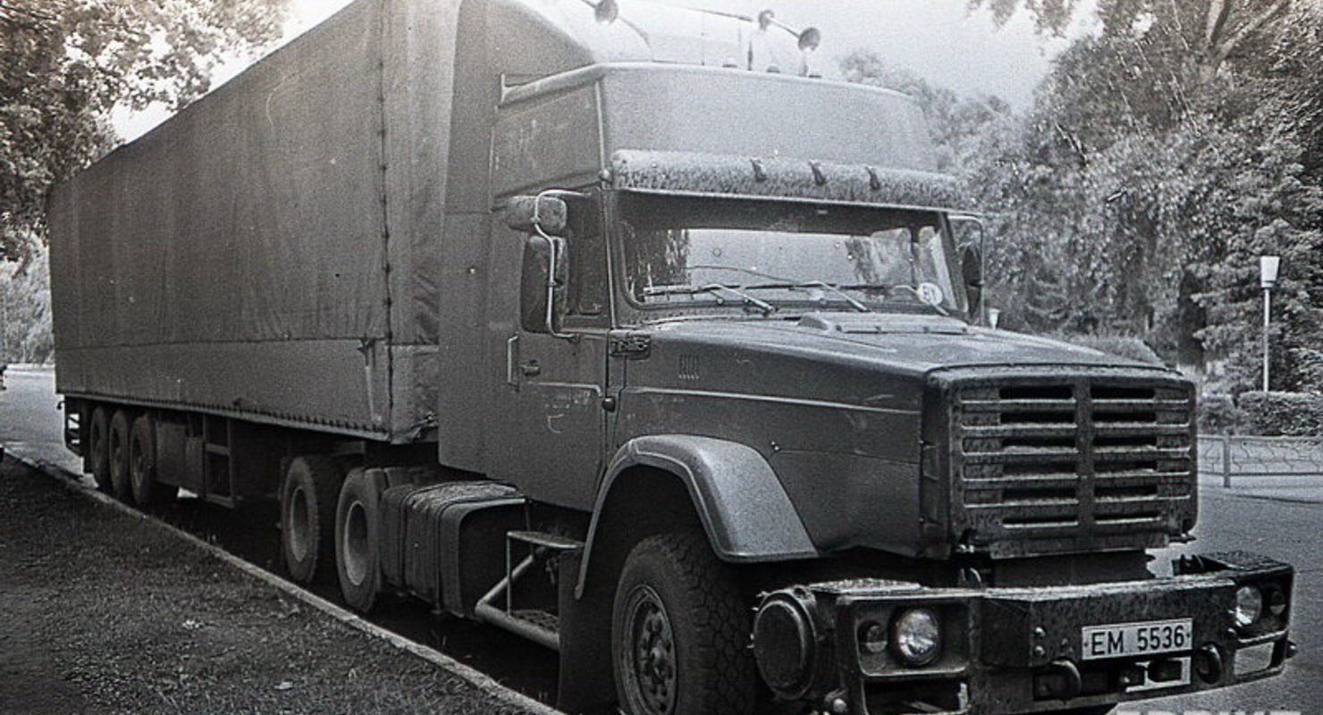 Восемь автопоездов ЗИЛ, приспособленных для «дальнобоя». Нестандартные варианты