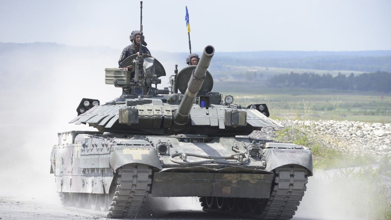 Украинские националисты обстреляли из танка поселок Зайцево в ДНР