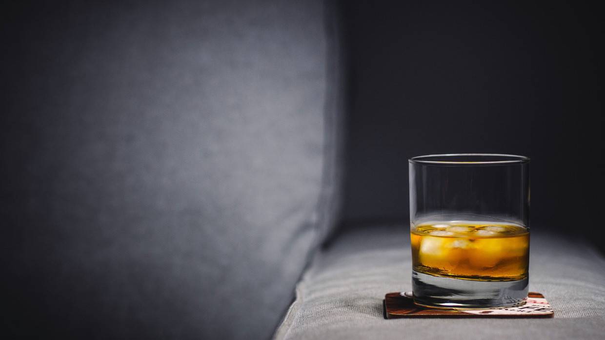 Глава союза защиты прав потребителей поделился способом отличить качественный алкоголь от метанола