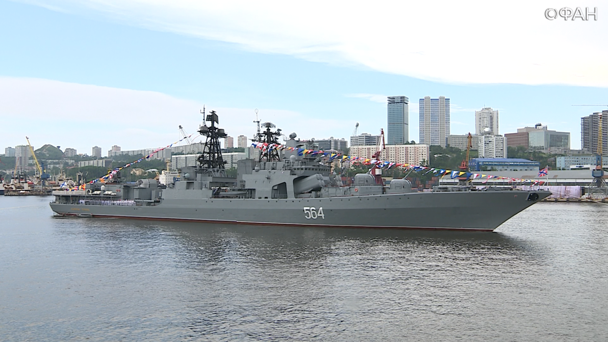 Парад на 325-летие Военно-морского флота во Владивостоке: репортаж ФАН