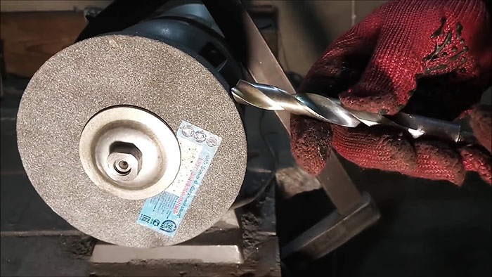 Как самому правильно заточить сверло вручную Как самому правильно заточить сверло вручную заточить сверло