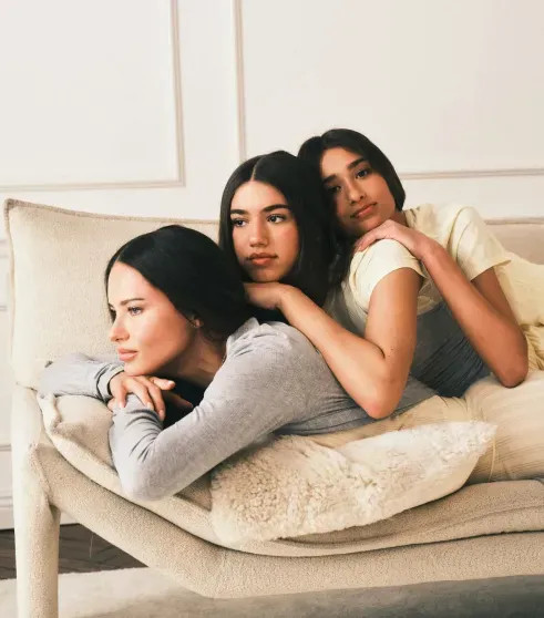 Адриана Лима впервые снялась с дочками для Victoria's Secret Адриана, дочерьмиАдриана, Secret, Victoria&039s, после, кампании, Адрианы, 44летняя, ребёнка, супермодели, сильным, подверглось, рождения, изменениям, Особенно, активно, третьего, замуж, отметить, годаСтоит