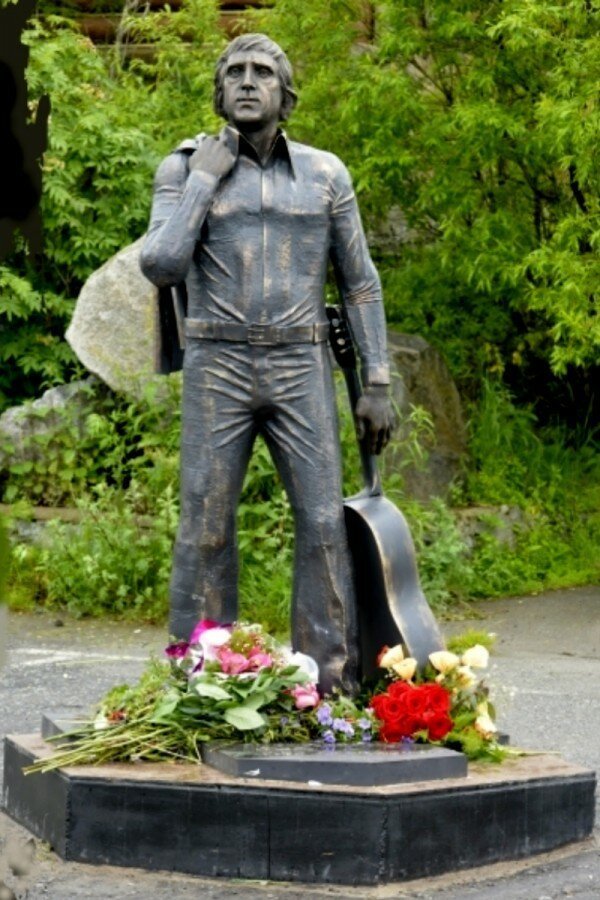 Памятник Владимиру Высоцкому «Я расскажу тебе про Магадан» г. Магадан бюсты, высоцкий, памятники