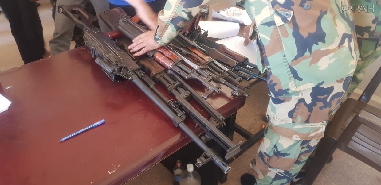 Почти полтысячи боевиков сдали оружие в сирийском Тафасе Весь мир
