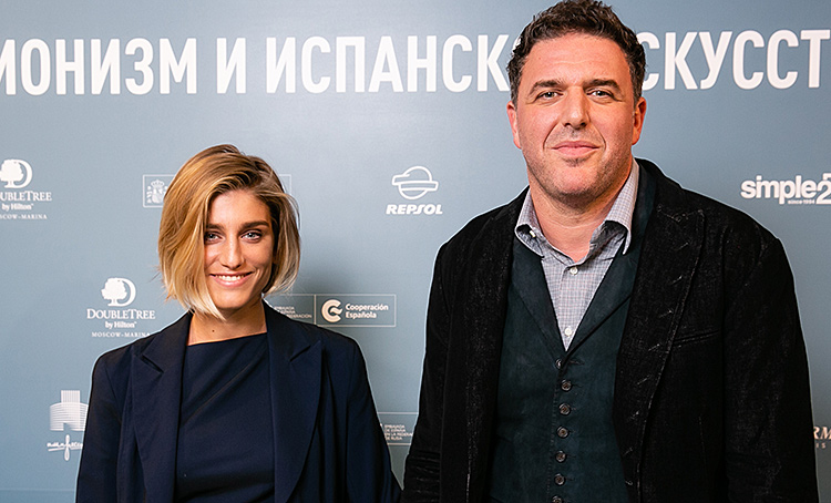 Максим Виторган и Нино Нинидзе не скрывали своих чувств на открытии выставки Звезды,Звездные пары