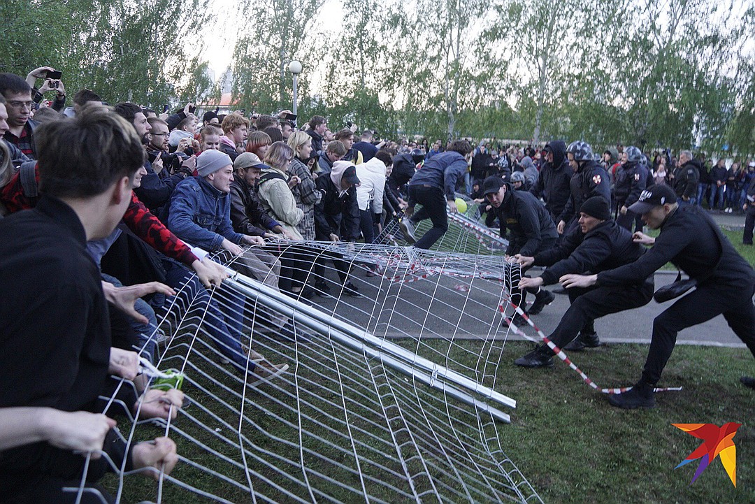 «Вариант компромисса: снести Ельцин-центр и построить на его месте храм»