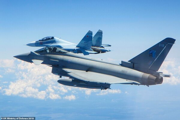 Британцы восхитились тем, как Су-27 ВКС России отогнали бомбардировщики США Британцы восхитились тем, как Су-27 ВКС России отогнали бомбардировщики США новости,события