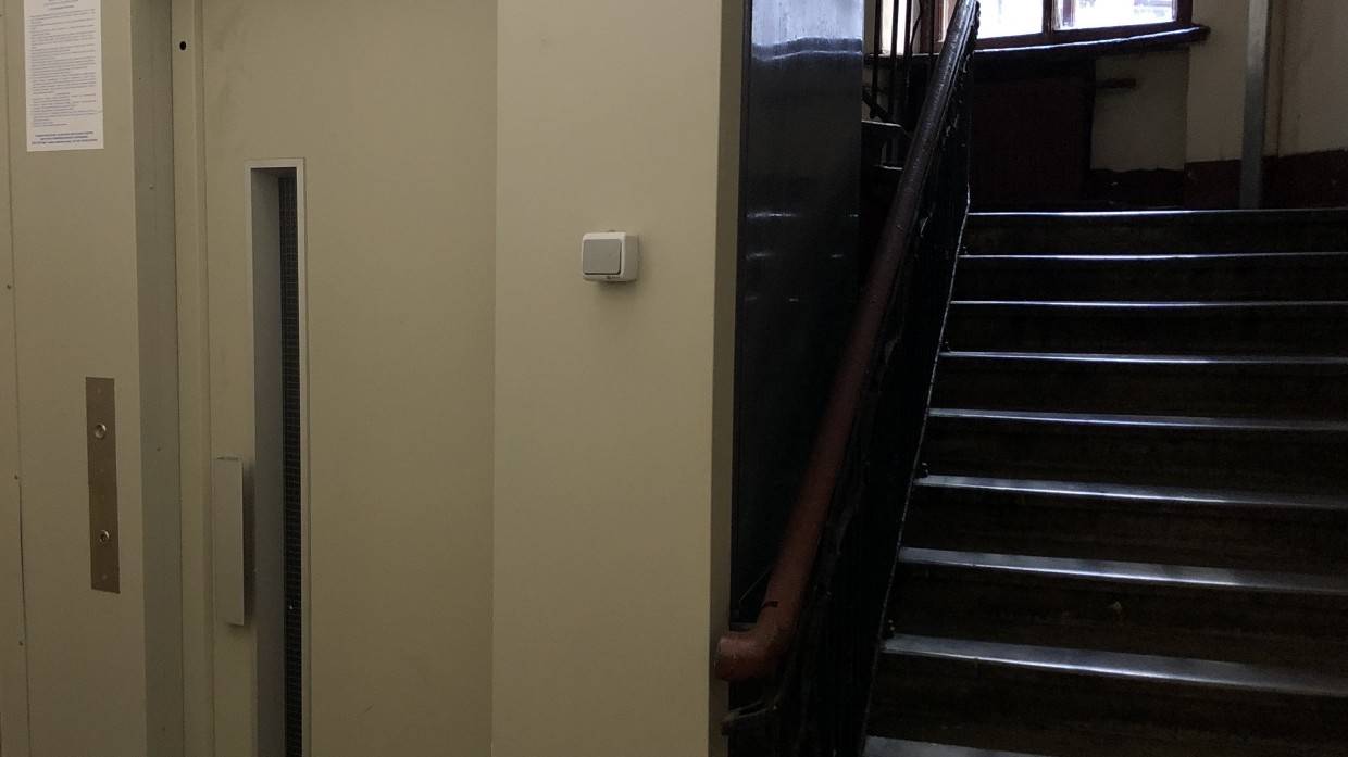 Падение лифта в петербурге. Курские лифты. Крушение лифта в Красногорске. В лифте выключился свет.